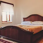 Friends' & Gjirokastër