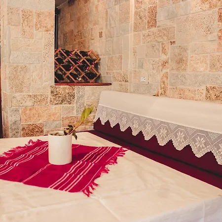 Friends' & Albergue *