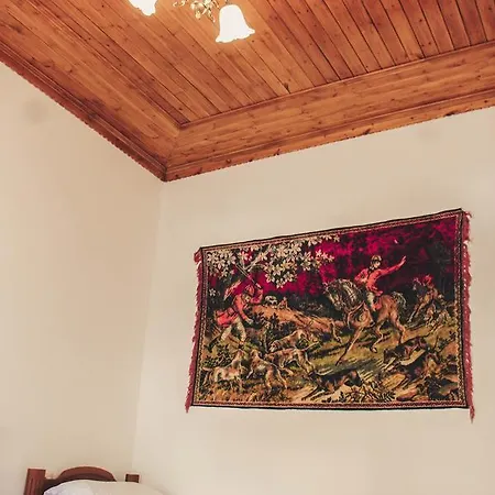 Albergue Friends' & *