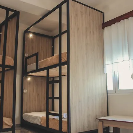 Friends' & Albergue Gjirokastër