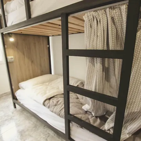 Friends' & * Gjirokastër