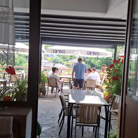 Friends' & بيت شباب