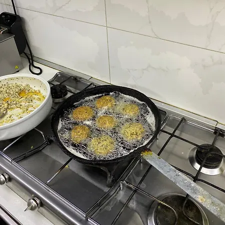 Friends' & بيت شباب Gjirokastër