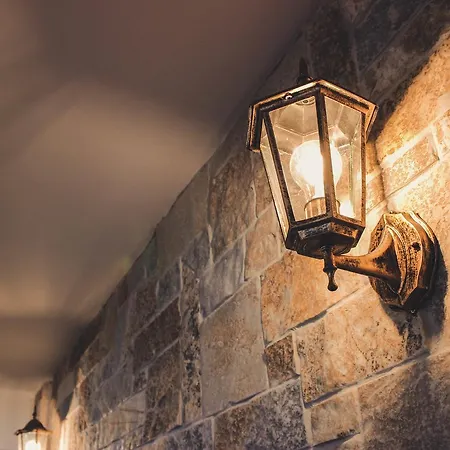 אכסניה Friends' & *