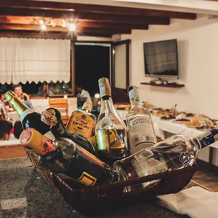 Friends' & * Gjirokastër