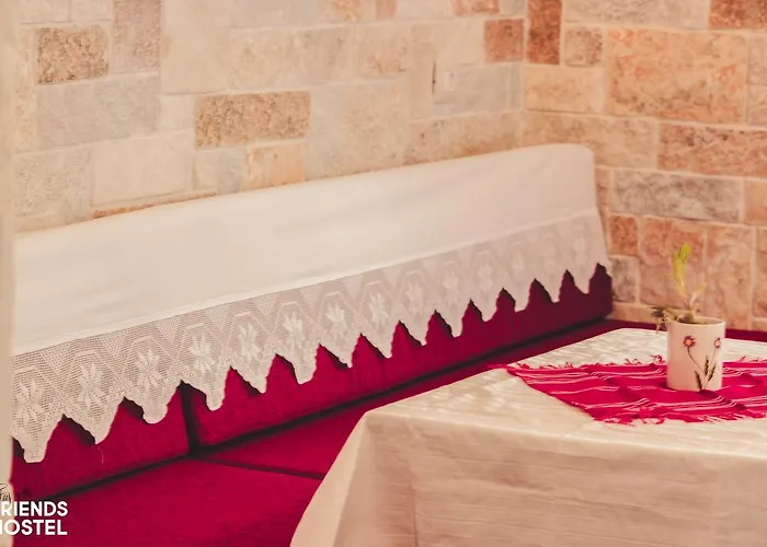 بيت شباب Friends' &