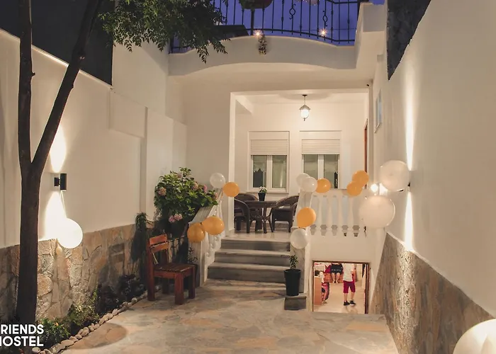 Friends' & بيت شباب Gjirokastër