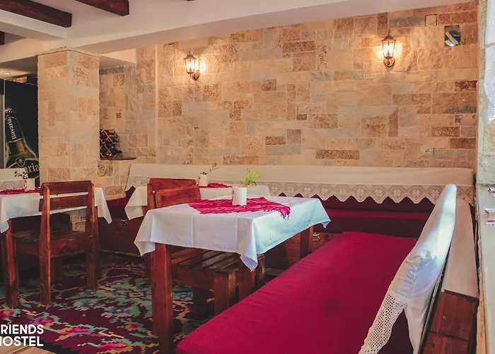 Friends' & بيت شباب