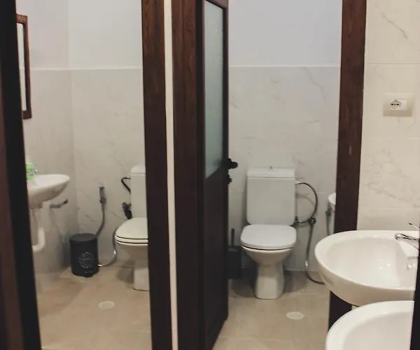 بيت شباب Friends' & Gjirokastër